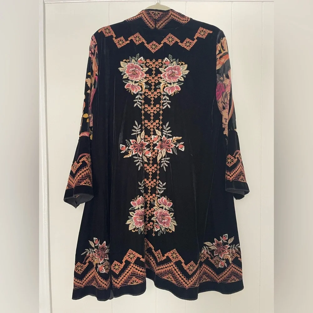 Embroidered Velour Duster. - Picture 3 of 8